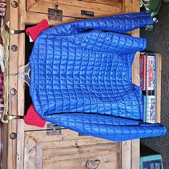 Royal Blue Chico’s size 2 Short puffer - Picture 3 of 3